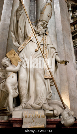 Statue in St. Nikolaus-Kirche, Prag Stockfoto