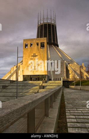 Vertikale Porträtfoto von der Kathedrale von Christus dem König in Liverpool metropolitan UK GB EU Europa Stockfoto