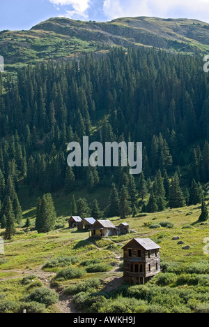 Häuser, in der Nähe von Animas Gabeln Silverton, Alpine Loop Scenic Byway, San Juan Mountains, Colorado. Stockfoto