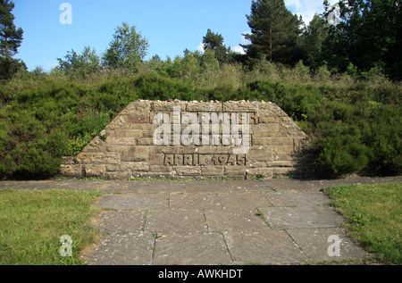 Ein Massengrab in der ehemaligen deutschen Konzentrationslager Bergen-Belsen, Deutschland. Stockfoto