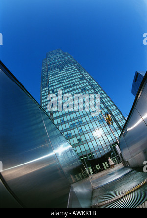 Wolkenkratzer, niedrigen Winkel Ansicht Stockfoto