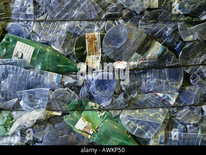 Abgeflachte Kunststoff-Flaschen Stockfoto