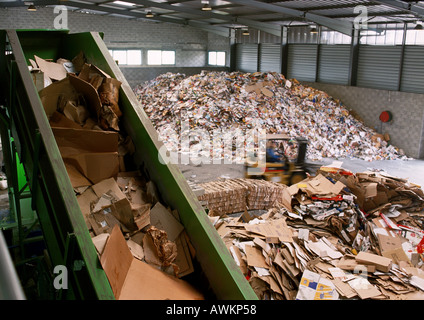 Stapel von-Karton im recycling-center Stockfoto