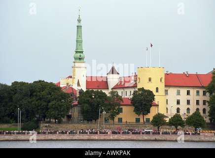 Aussicht auf Fluss Daugava, in Richtung Burg, Lettland Stockfoto