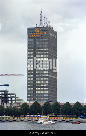 Hauptsitz der Parex-Bank am Fluss Daugava in Riga, Lettland Stockfoto