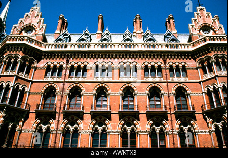 Fassade von St Pancras Station/Midland Hotel Stockfoto