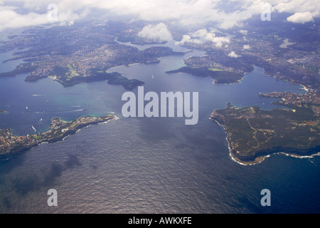 Luftbild vom Eingang zum Hafen von Sydney mit den Köpfen auf jeder Seite konturiert Buchten in New South Wales Australien Stockfoto