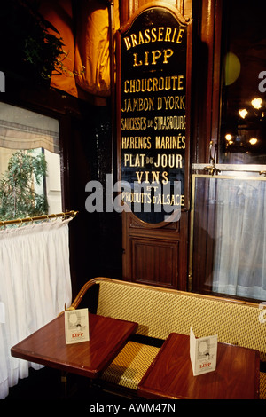 Alte Zeichen Werbung elsässische Spezialitäten in gold Skript, Paris, Frankreich, Europa Stockfoto