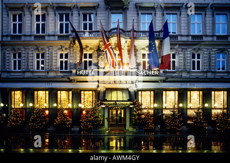 Fassade des Hotel Sacher bei Nacht, Vienna, Austria, Europe Stockfoto