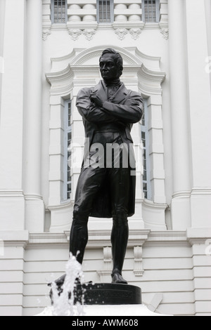 Statue von Sir Stamford Raffles außerhalb Victoria Konzerthalle und Theater-Singapur Stockfoto