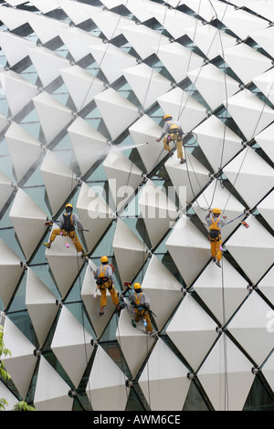 Dach Reinigung am Theater an der Bucht Singapur Stockfoto