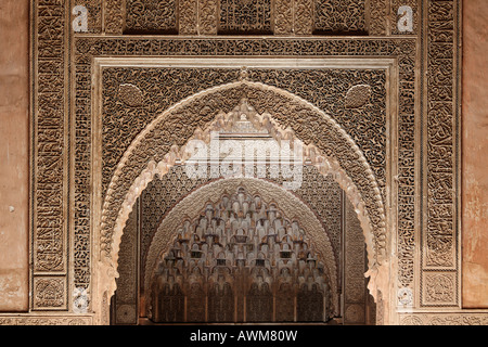 Wunderschöne Stuckdekoration, kleines Mausoleum der Saadien-Gräber, Medina, Marokko, Afrika Stockfoto