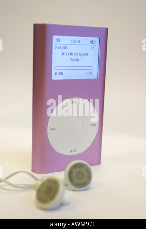 Apple iPod tragbarer MP3-Musik Dateien Player mit Kopfhörer Stockfoto