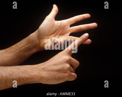 Nahaufnahme des Menschen an seinen Fingern zählen Stockfotografie - Alamy