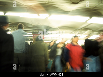 Menschenmenge, niedrigen Winkel Ansicht, unscharf Stockfoto