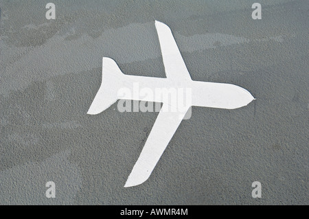 Flughafen, Parkdeck, Flug-Hinweisschild, Düsseldorf, Nordrhein-Westfalen, Deutschland Stockfoto