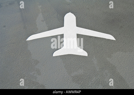 Flughafen, Parkdeck, Flug-Hinweisschild, Düsseldorf, Nordrhein-Westfalen, Deutschland Stockfoto