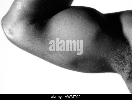 Mann biegen Bizeps, großaufnahme, schwarz und weiß. Stockfoto