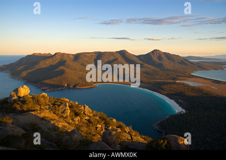 Wineglass Bay von Mount Amos, Freycinet, Tasmanien Stockfoto