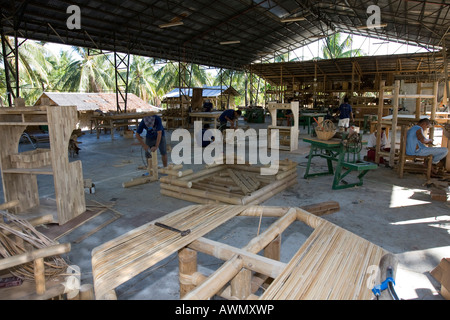 Bambus verarbeitet bei einer Möbelfabrik in Negros, Philippinen, Asien Stockfoto