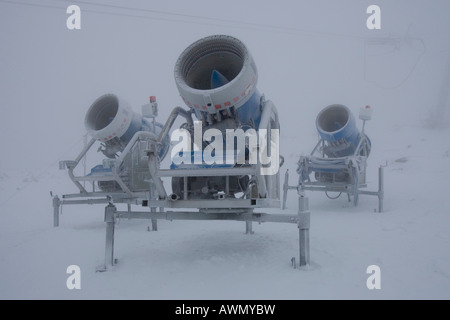 Schneekanonen im Nebel, Strbske Pleso, Slowakei, Europa Stockfoto