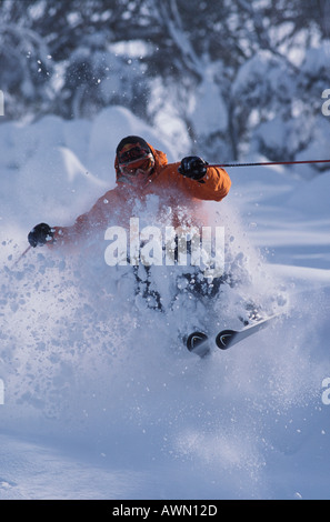 Skifahren im Tiefschnee in Thredbo Australien Mann Stockfoto
