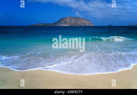 Playa de Las Conchas, Blick auf die Insel La Graciosa, Montaña Clara, Kanarische Inseln, Spanien Stockfoto