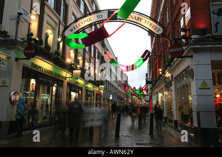 Weihnachtsdekoration auf Barnaby Street, London, UK Stockfoto