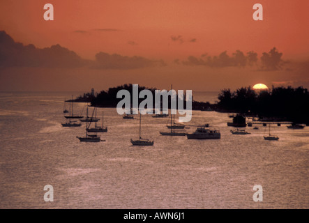 Sonnenuntergang über Paradise Island, Ansicht von Nassau, New Providence Island, Bahamas, West Indies Stockfoto