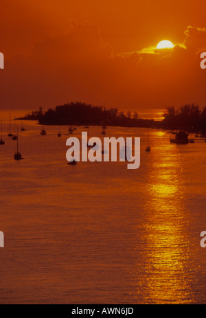 Sonnenuntergang über Paradise Island, Ansicht von Nassau, New Providence Island, Bahamas, West Indies Stockfoto