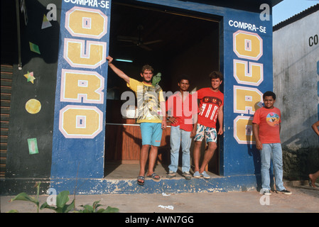 Brasilien GOLD MINERS und Käufer IN dem Dorf ITAUTUBA im Amazonas Foto Julio Etchart Stockfoto