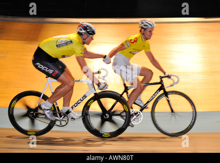 Leif LAMPATER GER rechts und Robert BARTKO GER links bei Sixdays 2008 Stuttgart, Baden-Württemberg, Deutschland Stockfoto