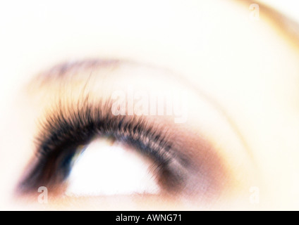 Frau braune Augen, schließen sich verwischt. Stockfoto