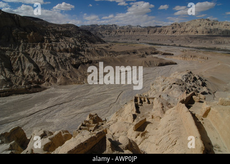 Sutley River Canyon von Tsaparang Festungsruinen, Zentrum des antiken Guge Königreich, Provinz Ngari, Westtibet betrachtet Stockfoto