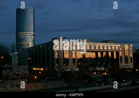 Hyatt Regency Hotel und das Dreieck Köln, Sitz von der Europäischen Agentur für Flugsicherheit (EASA), Köln, Nordrhein- Stockfoto