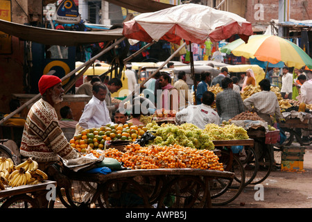 Obst und Gemüse Markt in der Altstadt von Agra, Uttar Pradesh, Indien, Asien Stockfoto