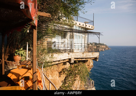 Restaurant-Terrasse mit Blick auf die türkische Riviera in Antalya, Türkei, Asien Stockfoto