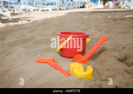 Sandkasten Spielzeug am Strand Stockfoto