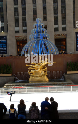 Electric Fountain der Künstler Tim Noble und Sue Webster im Rockefeller Center in New York ausgestellt Stockfoto