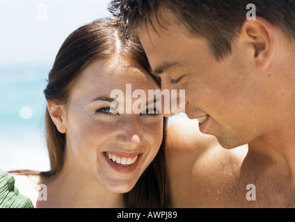 Nahaufnahme der Mann blickte auf Frau. Stockfoto