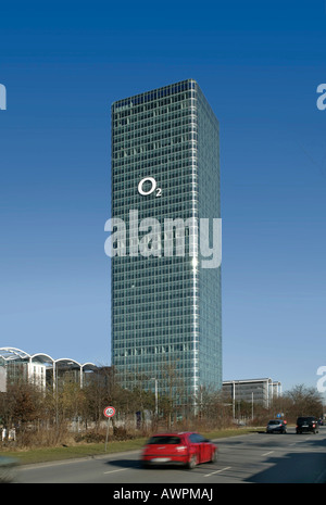 O2 (Telekommunikation) Firmenlogo auf ein Hochhaus in München, Bayern, Deutschland, Europa Stockfoto