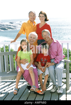 Familienfoto vor Meer Stockfoto