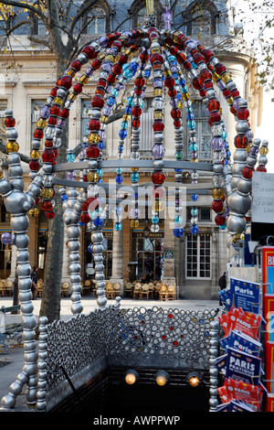 Eingang zum Palais Royal/Musée du Louvre Metro-Station, Paris, Frankreich, Europa Stockfoto