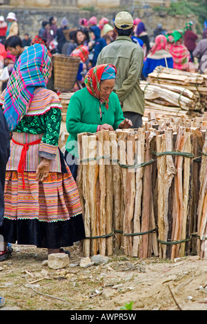 Vietnamesische Händler auf dem Markt von Bac Ha, Vietnam, Asien Stockfoto