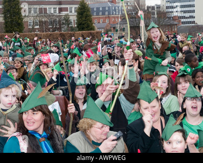 Robin Hoods versammelten sich in Nottingham Castle als Weltrekordhalter, Nottingham East Midlands UK feiern Stockfoto