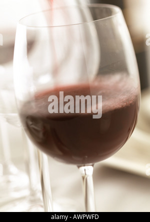 Glas Rotwein, Nahaufnahme Stockfoto