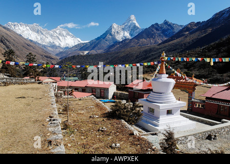 Tengpoche Kloster vor Ama Dablam (6856) und Lhotse (8501), Sagarmatha Nationalpark, Khumbu, Nepal Stockfoto