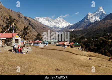 Tengpoche Kloster vor Ama Dablam (6856) und Lhotse (8501), Sagarmatha Nationalpark, Khumbu, Nepal Stockfoto