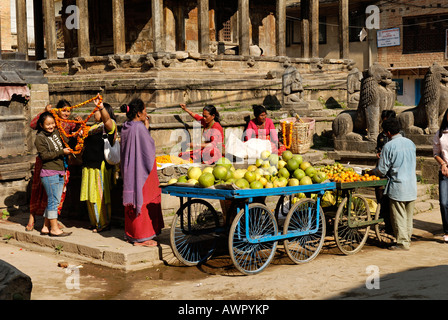 Tempel und Markt in der alten Stadt Patan, Lalitpur, Kathmandu, Nepal Stockfoto