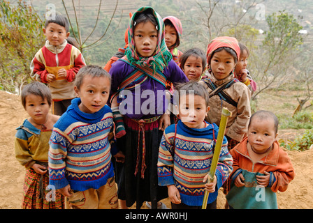 Kinder von einem Berg Stamm, Ha Giang Provinz, Nord-Vietnam Stockfoto